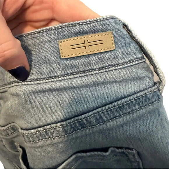 Liverpool Jeans Light Wash Distressed Denim Shorts size 6 - Picture 3 of 6